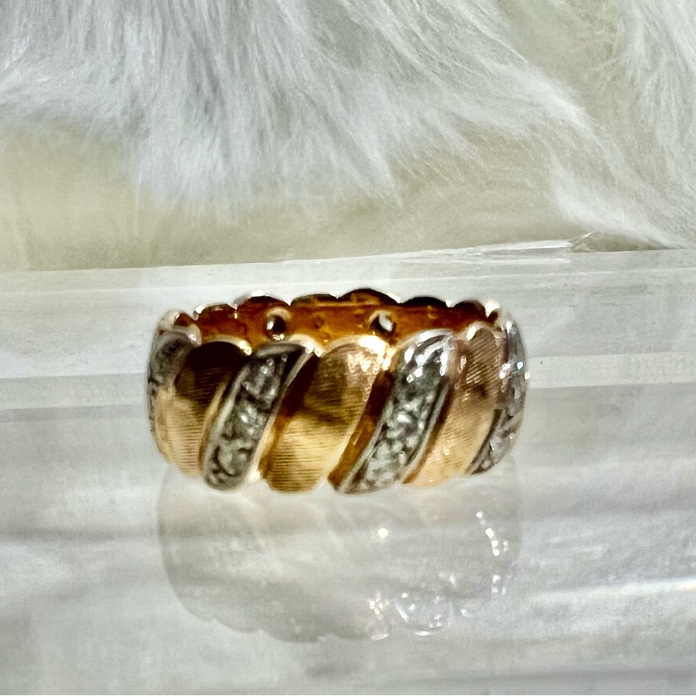 Elegant Diamond 💎 14k Gold Women's Ring🤍💛